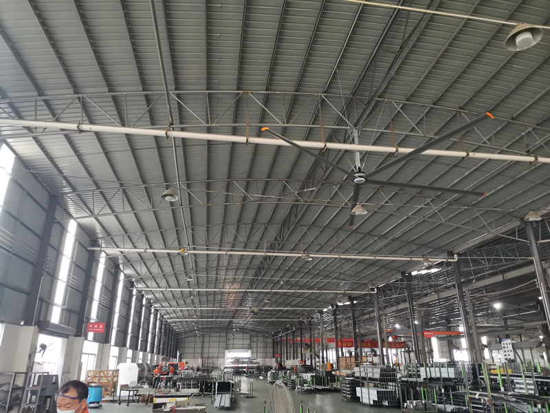 工廠車(chē)間安裝大中型工業(yè)大風(fēng)扇,環(huán)保節(jié)能工業(yè)排氣扇