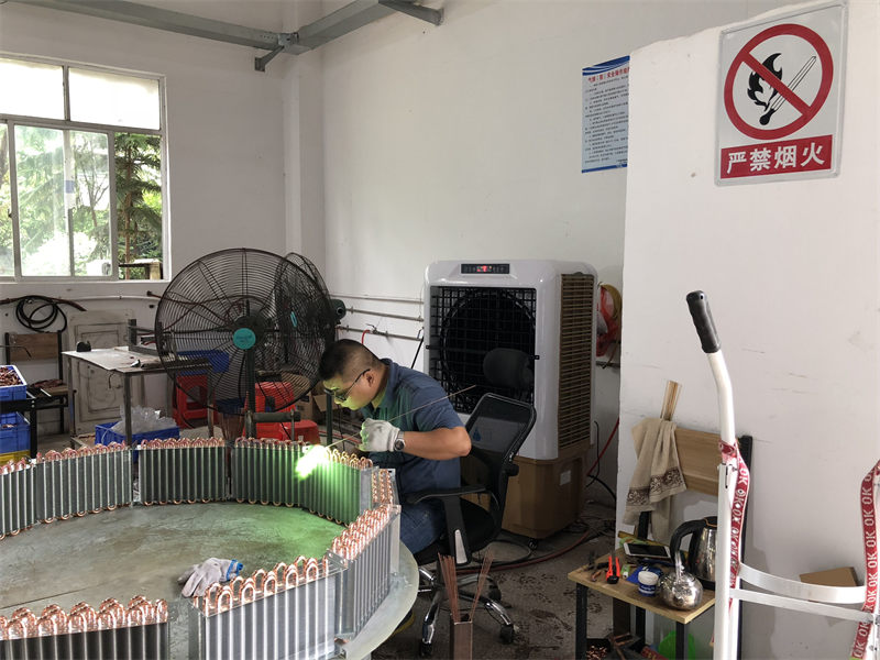 各大型廠房車間都配置工業(yè)冷風(fēng)機，通風(fēng)降溫效果沒話說