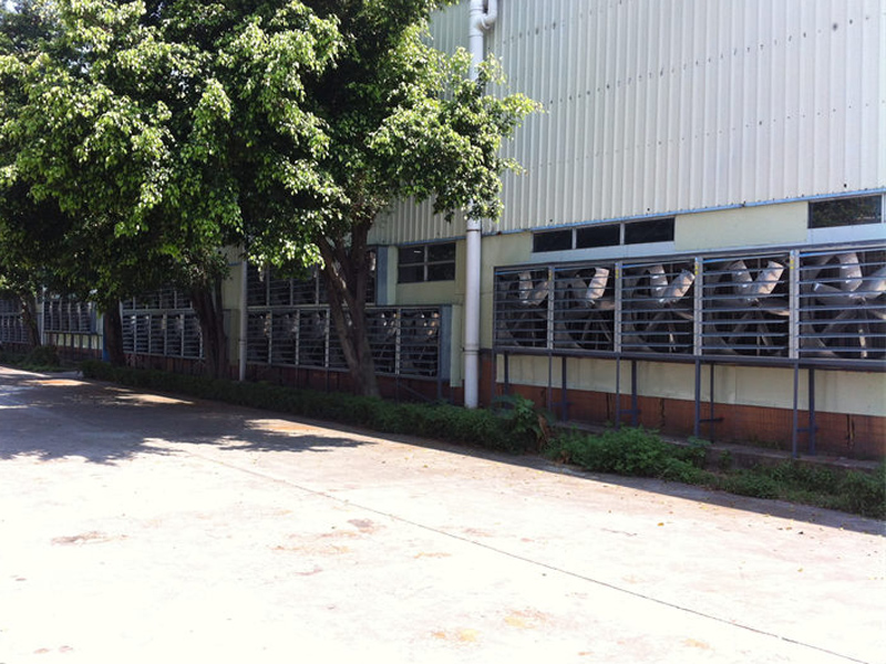 負(fù)壓風(fēng)機(jī)搭配水簾一起通風(fēng)降溫的優(yōu)勢(shì)在哪里？